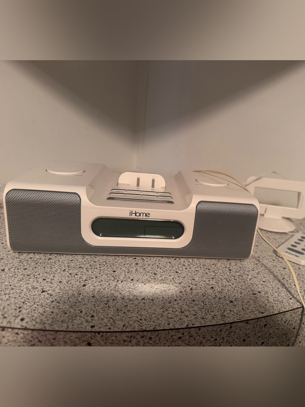 iHome Model IH5 White Portable Clock Radio Speaker Dock